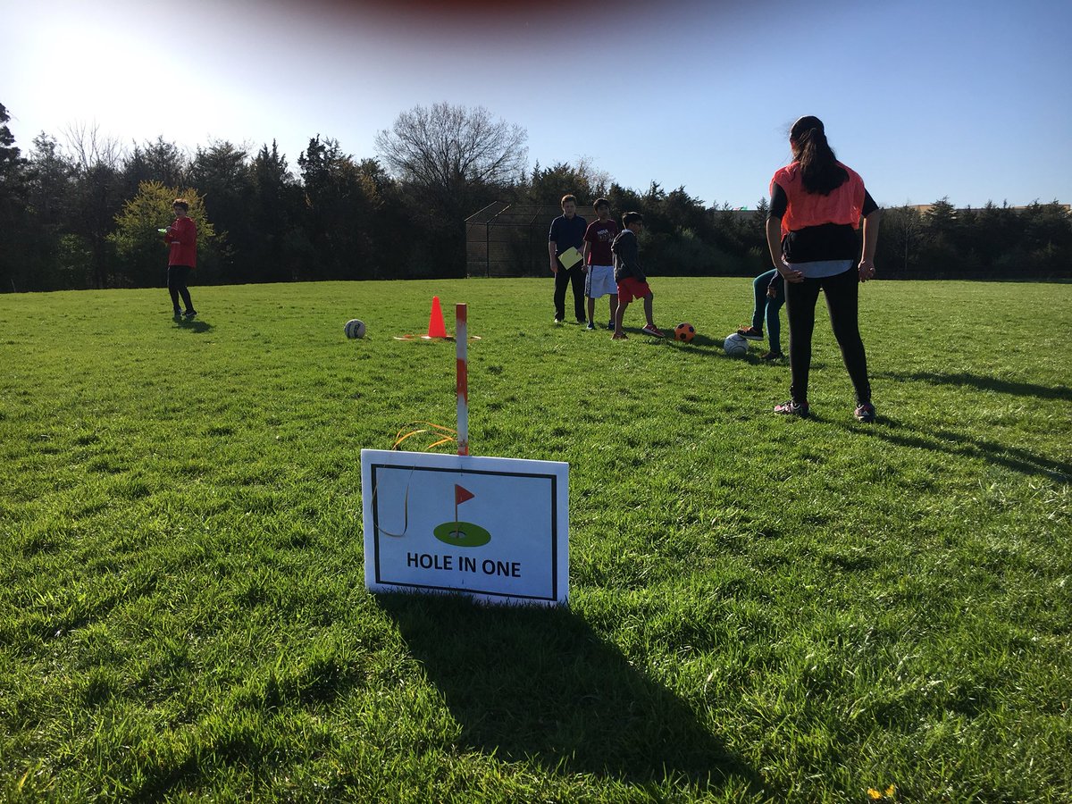 People from the party participate in an obstacle course called the Wonder Race, which involves a variety of tasks.