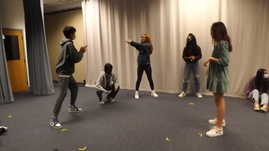 Students in Mr. Bickfords Panther Time class play their favorite theatre game, Splat, during indoor recess. (In picture: Emery Rosensweig, Adhvik Vinodh, Lauren DeShields, Shravya Kamasamudram, Maisie Smith-Zoh, Daanya Saraff.)