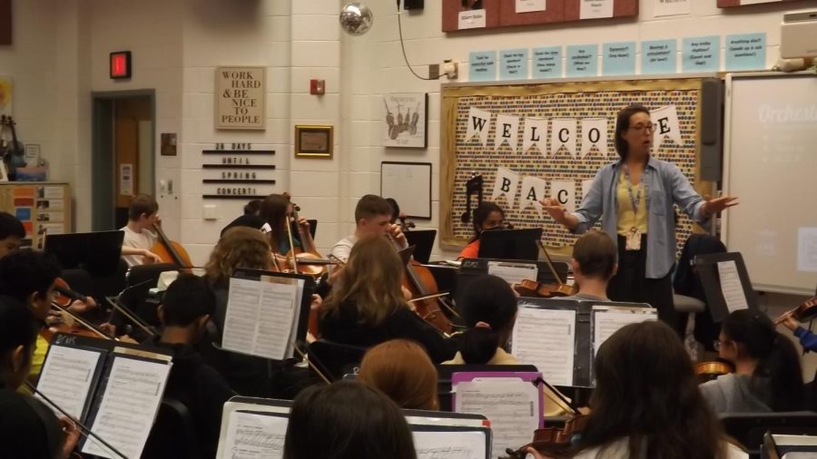 Mrs. Devyn Grimes, the orchestra teacher of RCMS, works with the ensemble orchestra group on their spring concert song, April 18, inside the orchestra room.